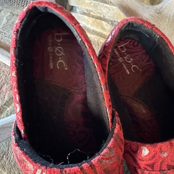 b.o.c. Red Patterned Mules - Picture 5 of 7